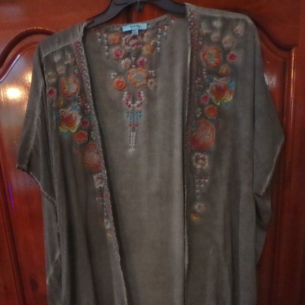 APRIL SKY GREEN EMBROIDERED KIMONO SIZE M/L